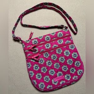 Vera Bradley Petite Double Zip Hipster Raspberry Medallion. EUC